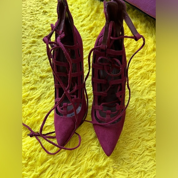 Debbie size 8, heels - Picture 4 of 4